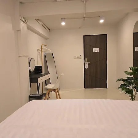 Tuk Tuk Hostel