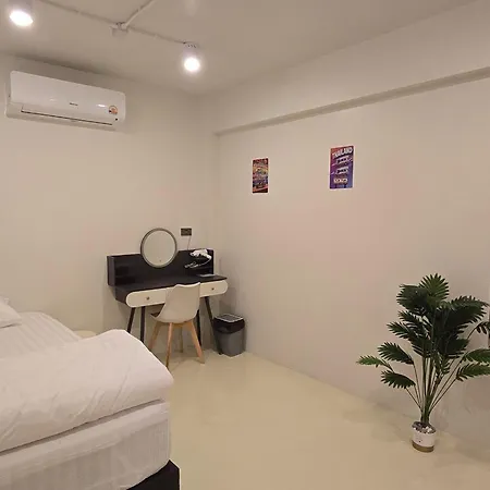 Tuk Tuk Hostel