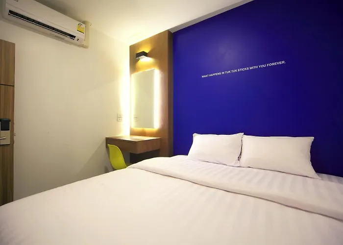 Hotel Tuk Tuk 2*