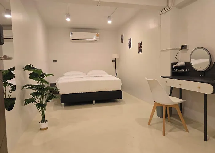 Hotel Tuk Tuk 2*